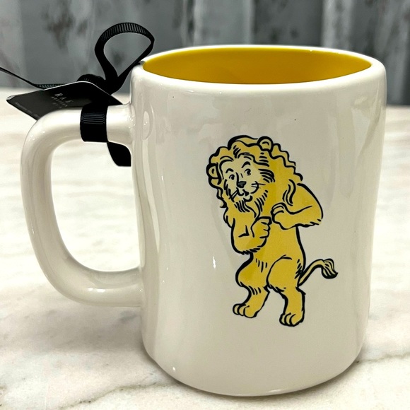 PRICE⬇️ Rae Dunn Wizard of Oz Limited Edition 85th Anniversary Cowardly Lion Mug - Picture 1 of 4